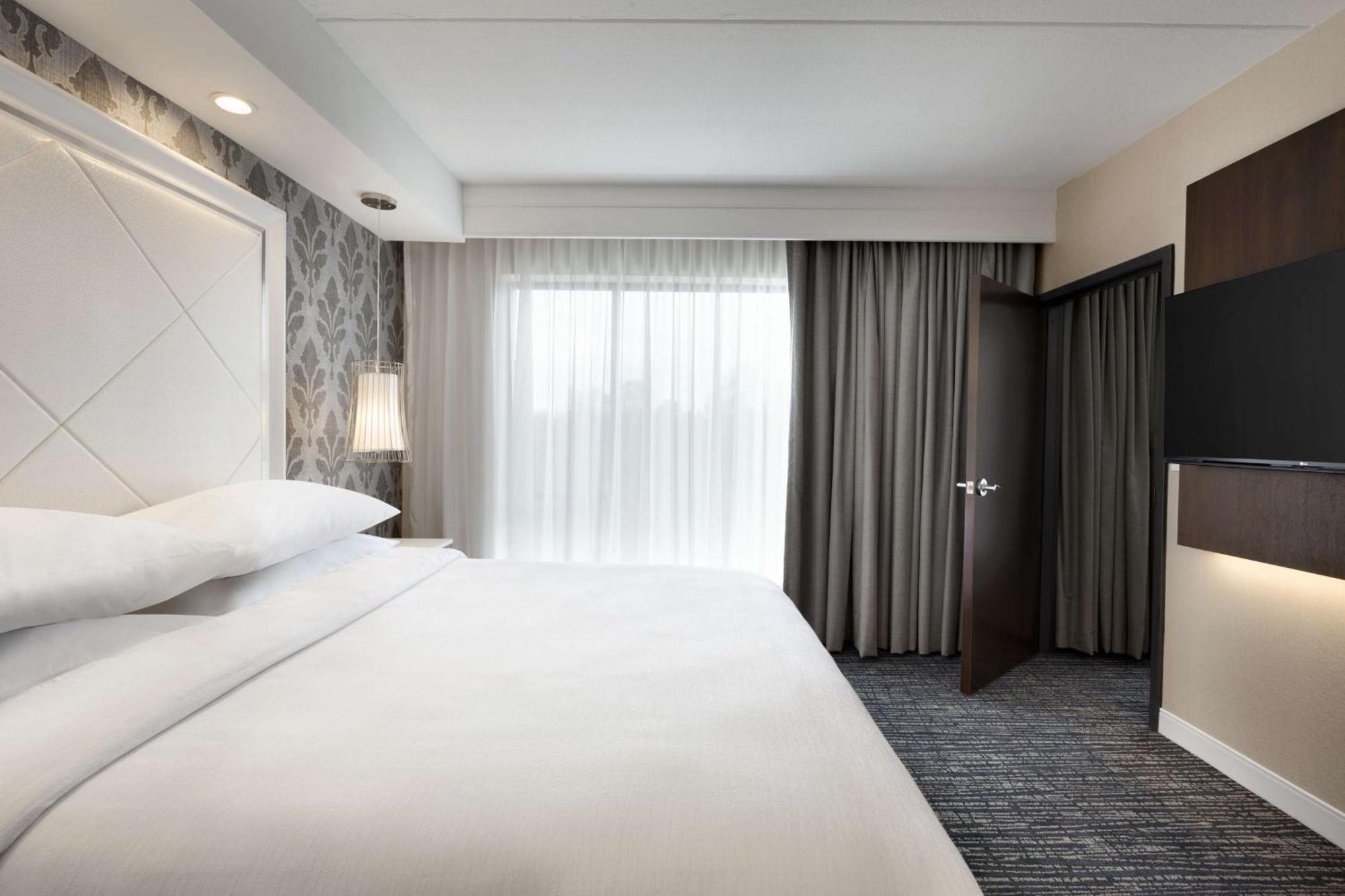 Hotel Embassy By Hilton Atlanta Ne Gwinnett Sugarloaf 4*