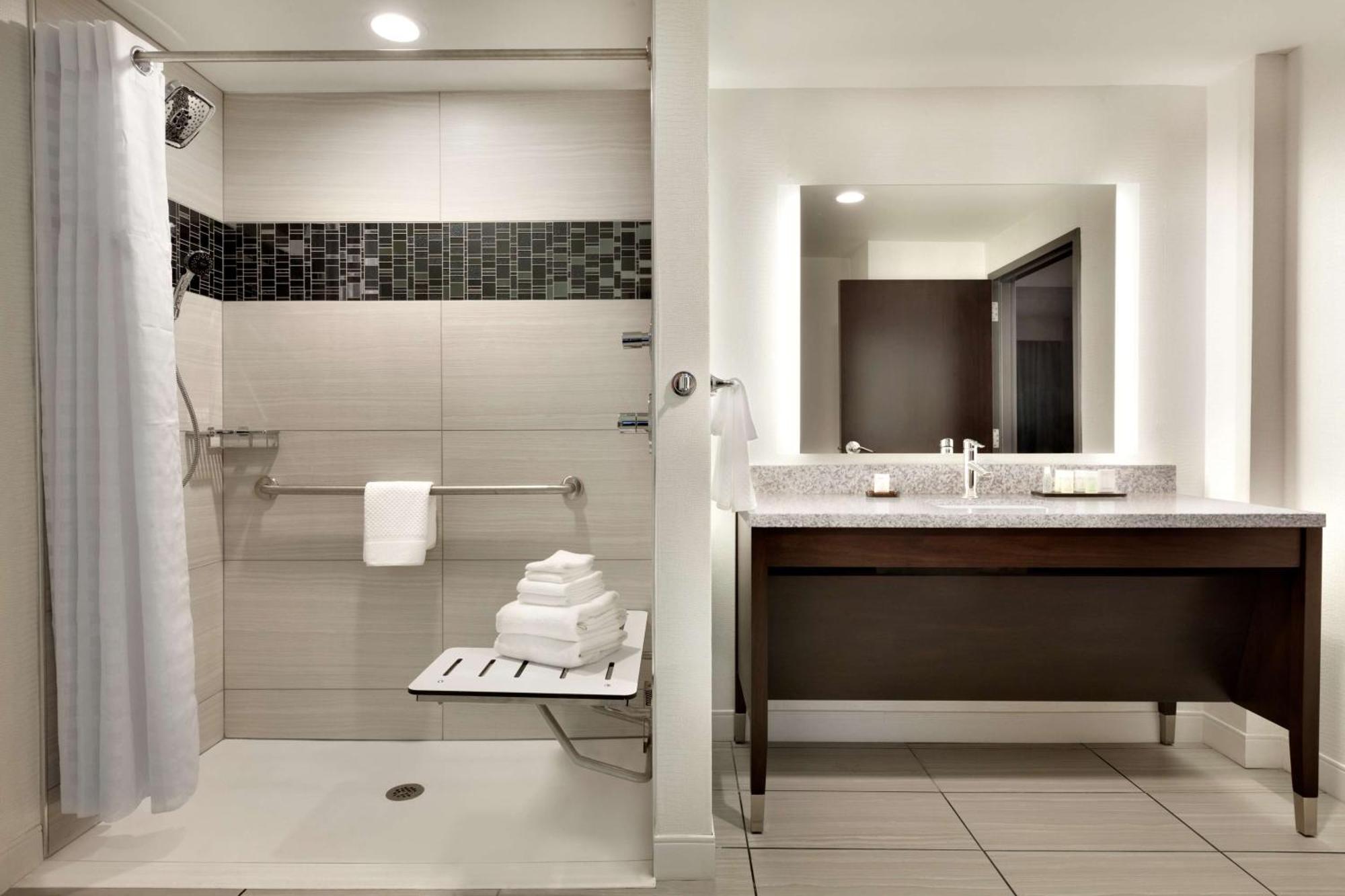 Embassy By Hilton Atlanta Ne Gwinnett Sugarloaf Hotel